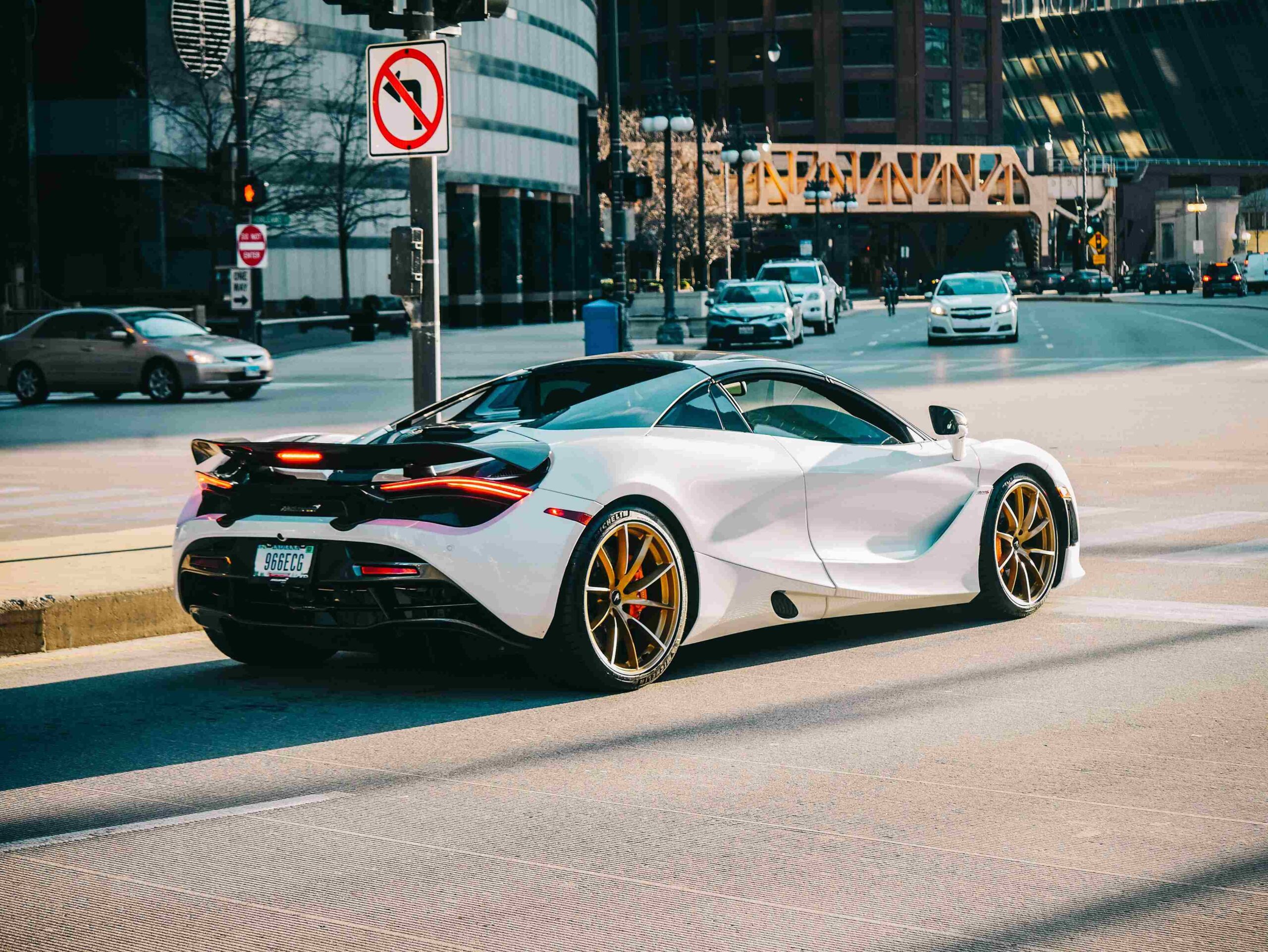 Monthly Car Hire Dubai: When Is It Better Than Daily or Weekly Rental?